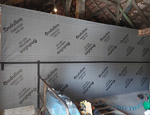 Zateplení stropu a stěny rodinného domu pomocí foukané izolace